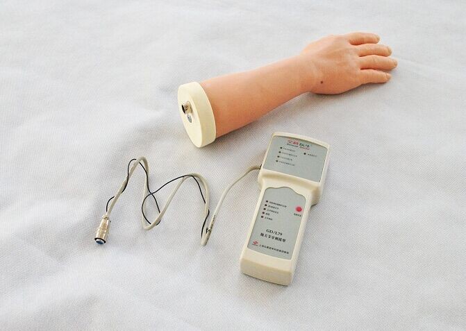 Simulación virtual del oficio de enfermera de la operación de la inyección de la muñeca para la herramienta de la educación